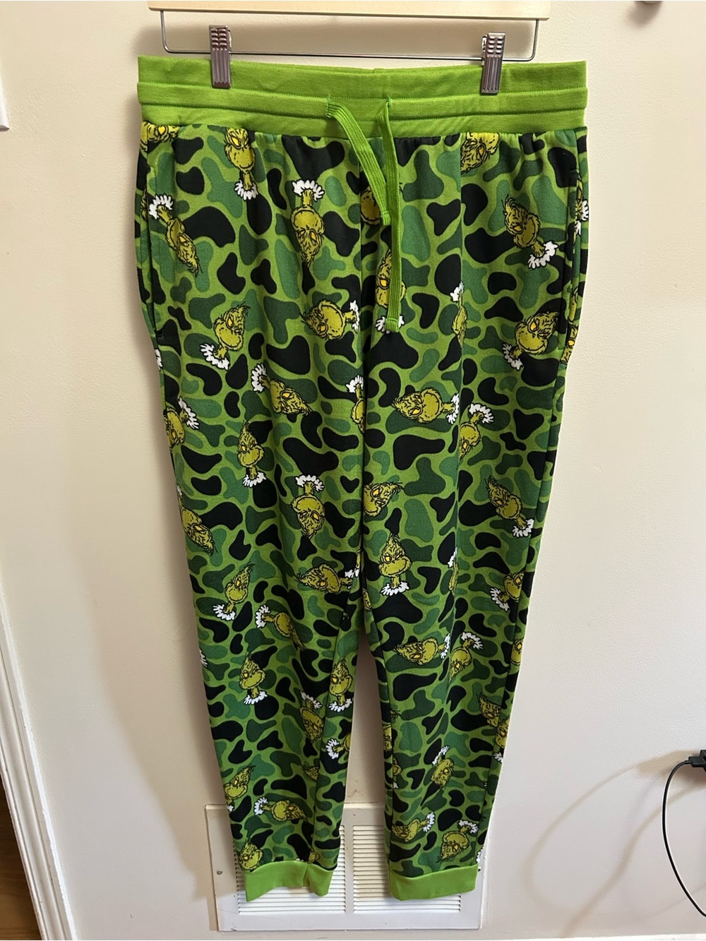 Dr. Seuss Green Grinch Print Pajama Pants